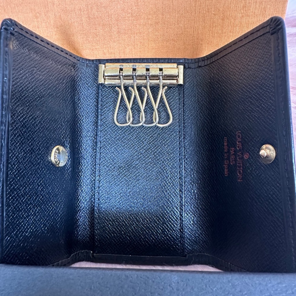 Louis Vuitton Black Key Chain Holder - Picture 4 of 6